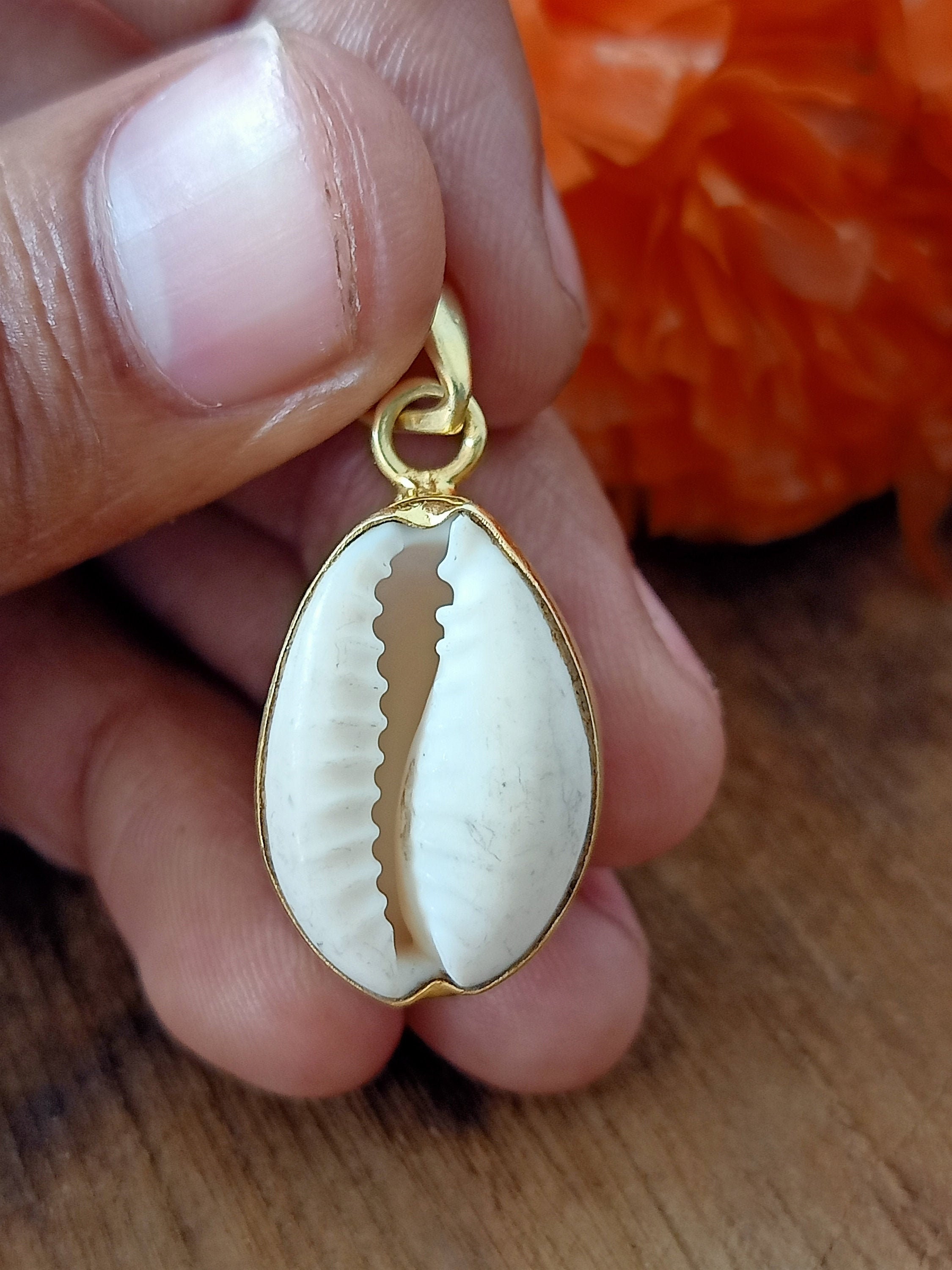 Cowrie Shell pendant, pendant, gold plated pendant, boho jewelry, handmade items, Art Deco, gift item, Cowrie Shell stone, gift items