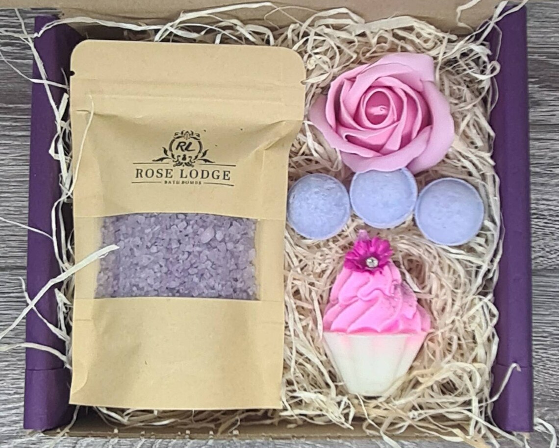 A Pampering Treat Bath Bomb Pamper Hamper Gift Set Box Etsy