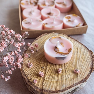 Ensemble de 9 bougies Tealight infusées de pétales de rose. Fait à la main avec de lhuile essentielle de cire de soja naturelle. Aromathérapie. Faveur de mariage. image 2