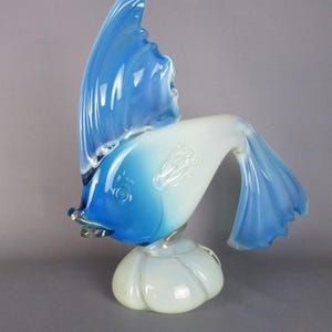 Murano Glass Fish Sculpture, Vintage Blue and White Statue, Italian Handcrafted Object from the 1960s.