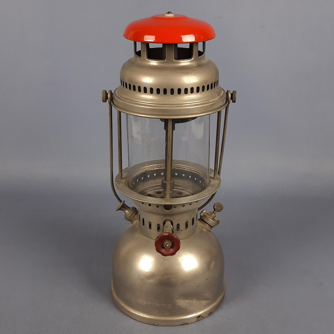 Optimus 300 Sweden Lantern Antique Collectible Metal and Glass Oil