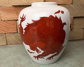 Fitz & Floyd ginger jar vase|Deep red dragon motif on creamy white background|1975|FF Japan|5” tall+4.5” diameter|Roxbury Relics