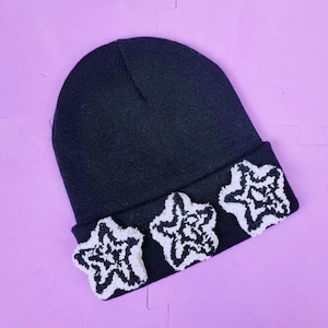 Black white star beanie