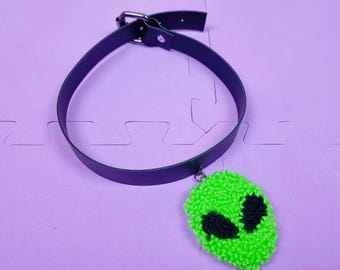 green alien choker wool
