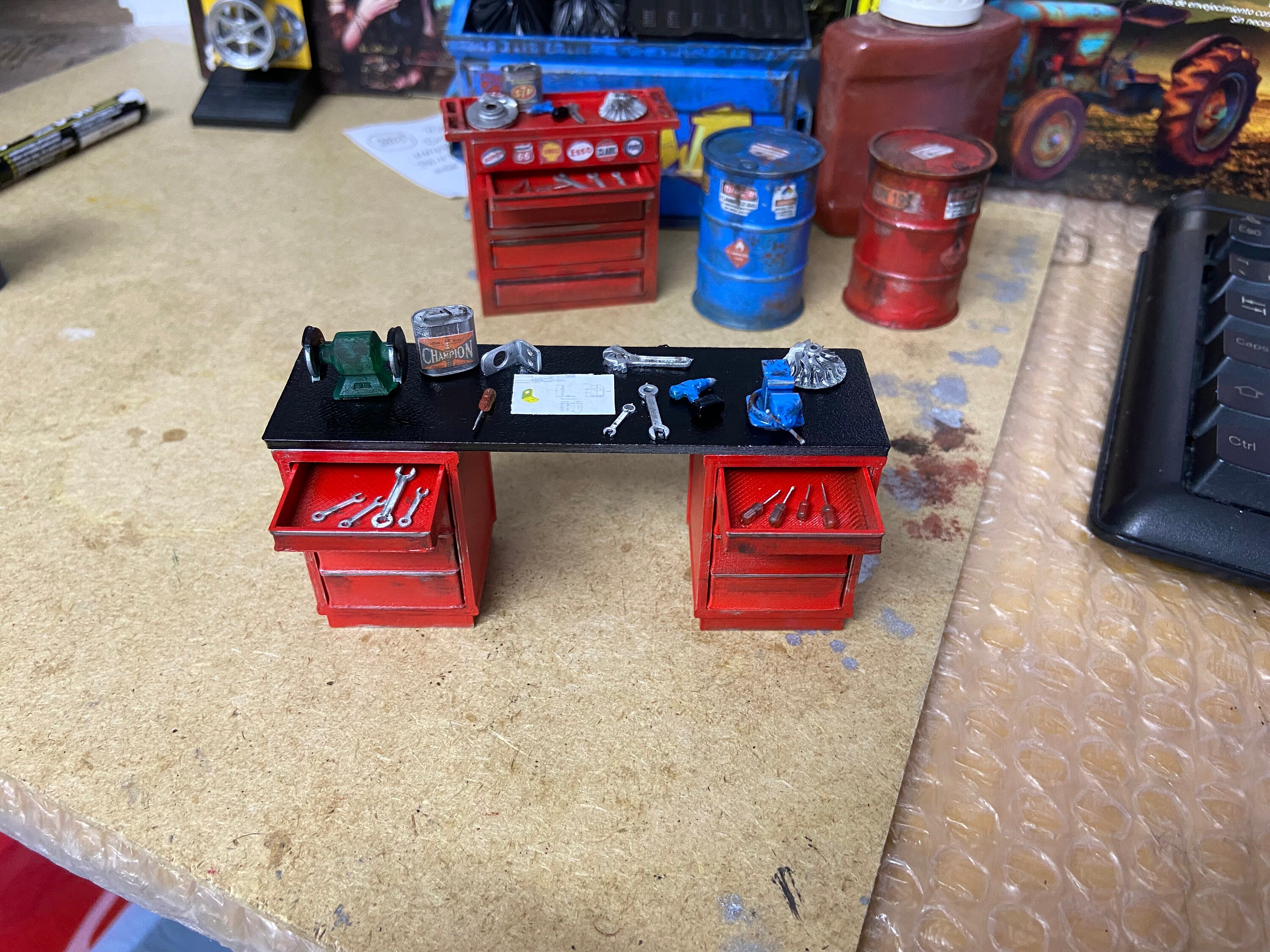 124 Scale / Desk / Diorama Accessories / Prop Diorama / Automotive Diorama / Painted