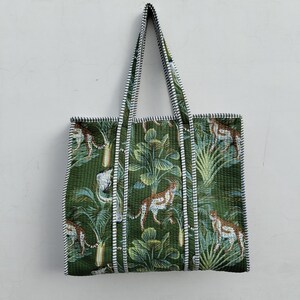 Sac fourre-tout en coton vert jungle fait main bohème en coton imprimé tigre matelassé Sac de marché 18 x 18 pouces Sac de courses unisexe imprimé
