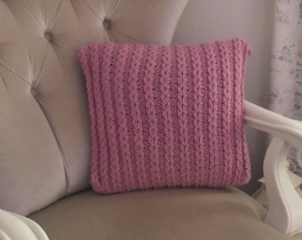 roze kleur handgebreid kussen met houten knopen - kan worden gebreid in elke gewenste kleur en maat