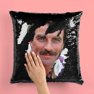 TOM SELLECK - Fan Sequin Pillowcase