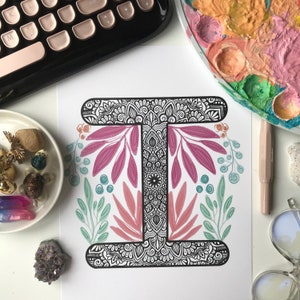 Letra Mandala I con garabato de planta