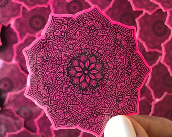 Adesivo impermeabile mandala magenta