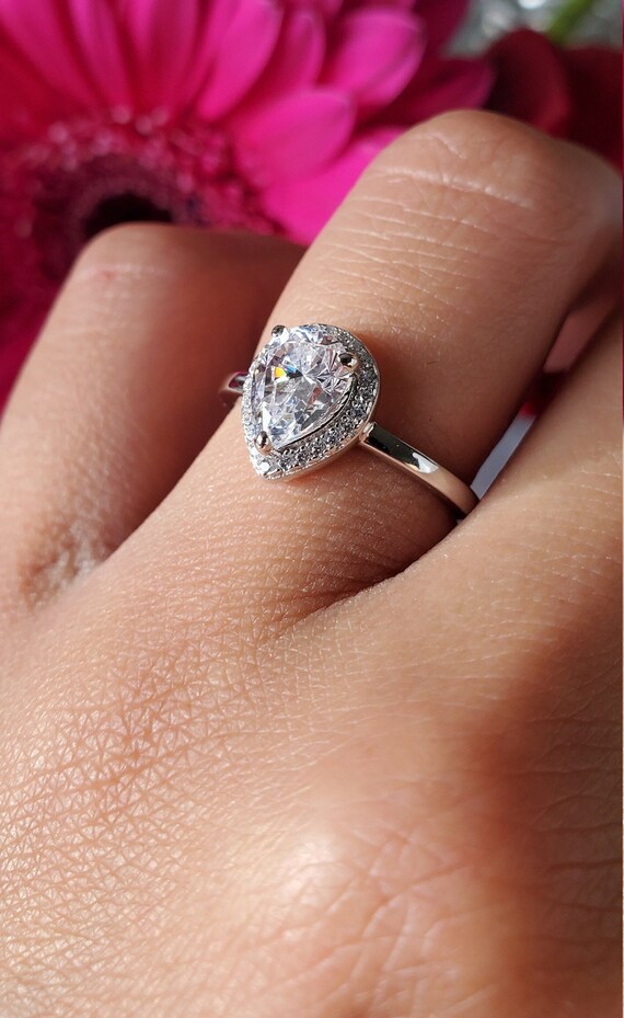 Bague de fiancailles poire 1 5 ct bague halo forme de poire cadeau d anniversaire bague present futur alliance une poire pour toujours argent sterling 925 Etsy France