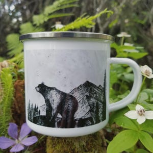 Taza de camping Bear Mountain: Arte de Alaska, taza de café de metal esmaltado para mochileros, regalo para excursionistas imagen 9