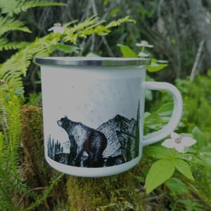 Taza de camping Bear Mountain: Arte de Alaska, taza de café de metal esmaltado para mochileros, regalo para excursionistas imagen 11