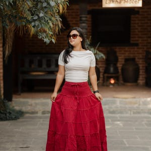 Falda maxi bohemia hecha a mano con volantes, cintura elástica fruncida con cordón ajustable, falda larga fluida de algodón con bolsillos en variedad multicolor.