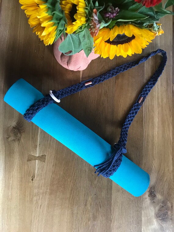 use yoga strap to carry mat
