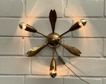 Gold-colored mid-century Sputnik light fixture, 1950s/60s style, brass ceiling light
