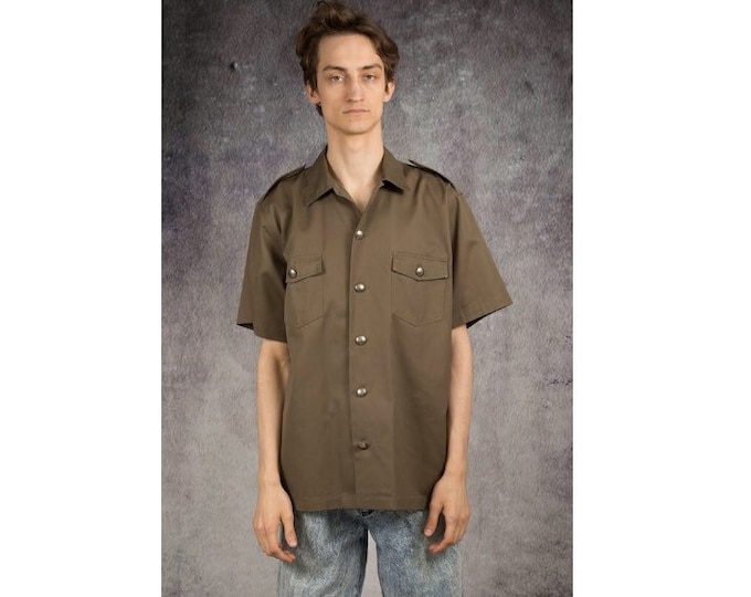Vintage 90s military or safari style Short Sleeve khaki collar Shirt with Epaulettes  size L