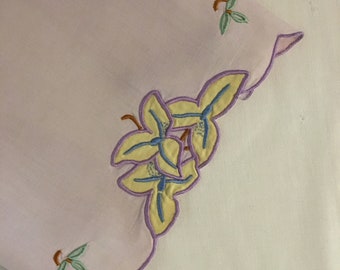 Pale Lavender Vintage Tea Towel, Applique Tea Towel, Lavender Guest Towel, Embroidered Tea Towel