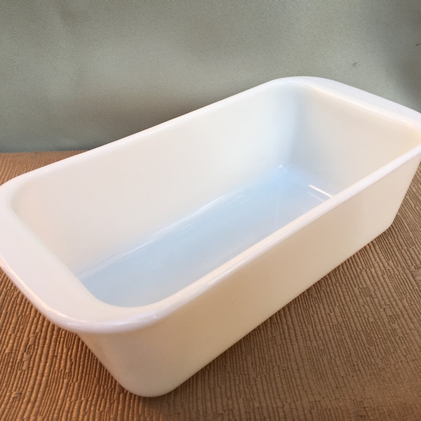 White Pyrex Opal Milk Glass Bread Meat Loaf Pan 214