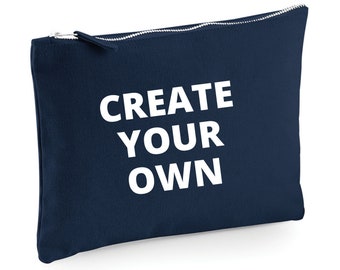 Könnte beinhalten: Eine blaue Reißverschlusstasche mit dem Aufdruck "CREATE YOUR OWN" in weiß.