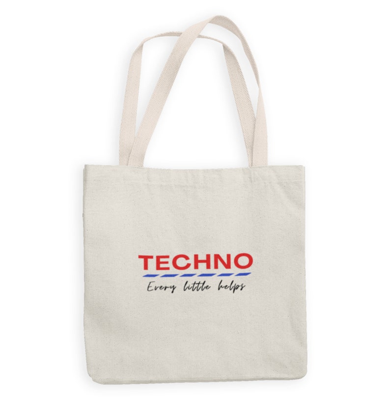 K&ouml;nnte beinhalten: Eine wei&szlig;e Canvas-Tragetasche mit rotem Text, der "TECHNO" sagt, und blauem Text, der "Every little helps" sagt.