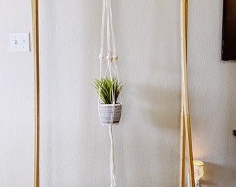 Plant hanger