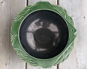 Vintage Peter Jansons Prince Edward Island Potter Studio Art Pottery Stylized Fish Serving Bowl Green and Black Design Nature