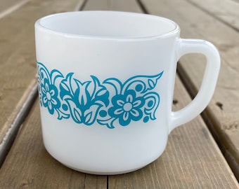 Vintage Federal Glass Blue and White Floral Daisy Scroll Milk Glass D Handle Coffee Mug Retro Kitchen