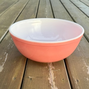 Vintage Pyrex Pink Solid Colored 4 Quart 404 Nesting Mixing Bowl Made in the USA Retro Kitchen