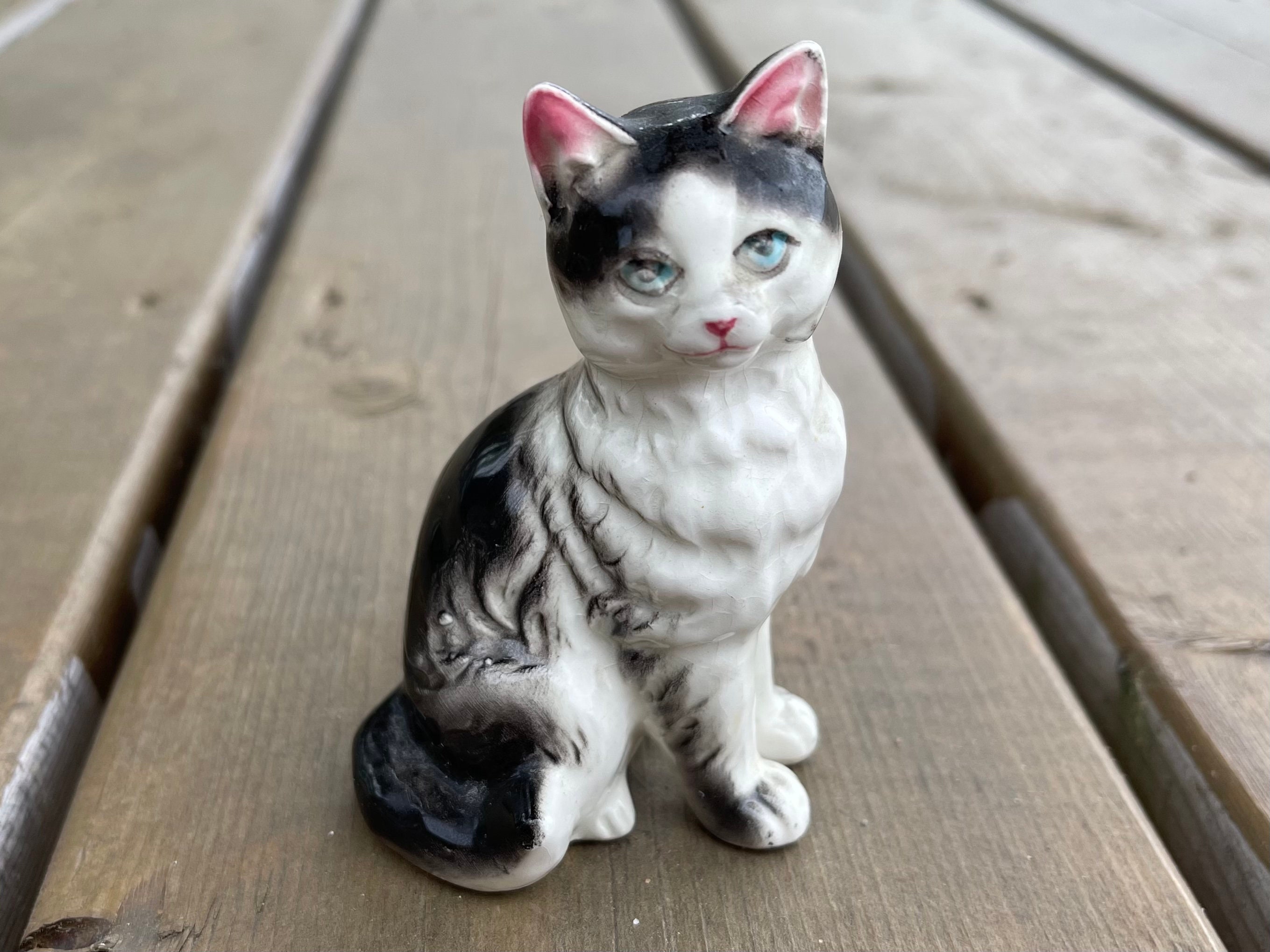 Cat Maneki Neko Figurine L with Cushion | Baccarat Japan