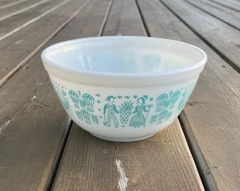 Vintage Pyrex Amish Butterprint Turquoise on White Pattern 1 and 1/2 Quart Mixing Bowl 402 Made in USA