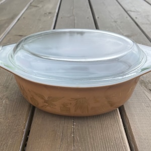 Vintage Pyrex Early American Pattern 043 1 and 1/2 Quart Decorator Casserole Baking Dish with Matching Lid Retro Kitchen
