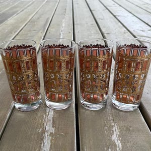 Ensemble de quatre verres vintage Culver Cranberry Scroll Style en or 22 carats hautes billes Hollywood Regency Bar Mid Century