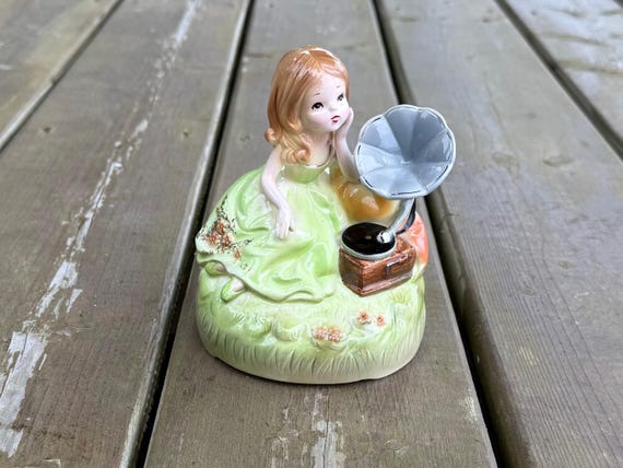 Vintage Josef Originals Girl in Green Dress Listening to love Me Tender  by Elvis Presley on Gramophone Musical Figurine Made in Japan - Etsy