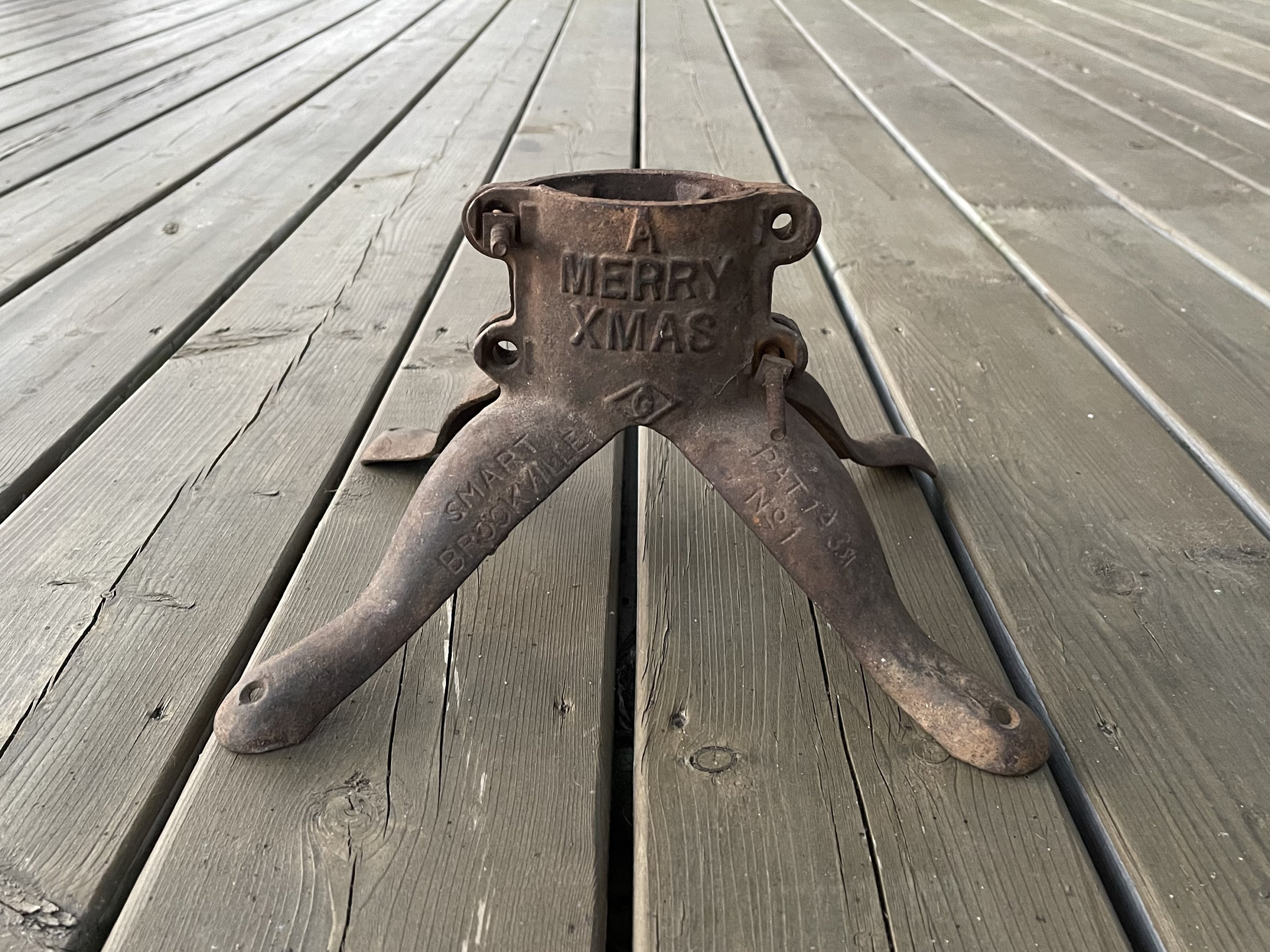アンティーク雑貨 Tree Stand Vintage 1930s Smart of a Brockville Cast Iron “A MERRY XMAS
