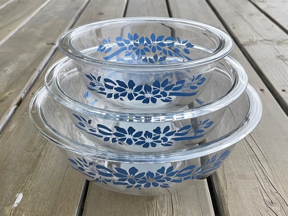 Set of Three Vintage Pyrex Blue Floral Ribbon Clear Glass Nesting