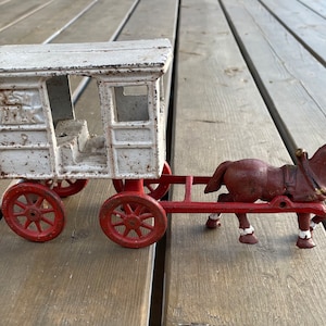 Vintage Cast Iron Horse Drawn Fresh Milk Cart Toy Figurine Gift for Equestrian Retro Kids Toys