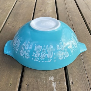 Vintage Pyrex Amish Butterprint White on Turquoise Pattern Nesting Cinderella 4 Quart Mixing Bowl 444 Made in USA