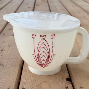 Vintage Tupperware Eight Cup Mix N Store Measuring Pitcher Batter Bowl 500 with Matching Lid 696 Made in Canada Retro Kitchen