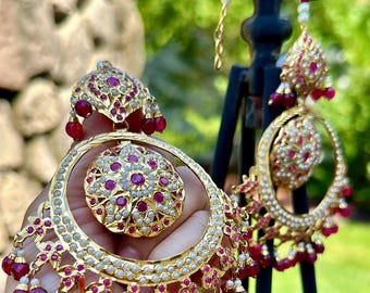 Pendientes Jadau tradicionales punjabi con cuentas de color rosa oscuro y rubí para novias, jaggo, sangeet y regalos para ella. Joyería india pakistaní de moda.