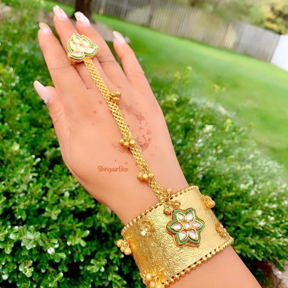 Buy Green White Gold Tone Kundan Bracelet Online - KARMAPLACE — Karmaplace