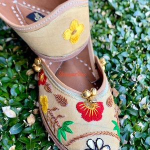 Designer beige/gold Punjabi jutti/shoes casualwear/wedding/party with embroidered colorful floral design and ghungroo/bells