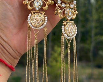 Pendientes largos/colgantes de estilo ghungroo con acabado en oro antiguo oxidado y piedras blancas/moti jaggo/joyería nupcial/boho india/pakistaní