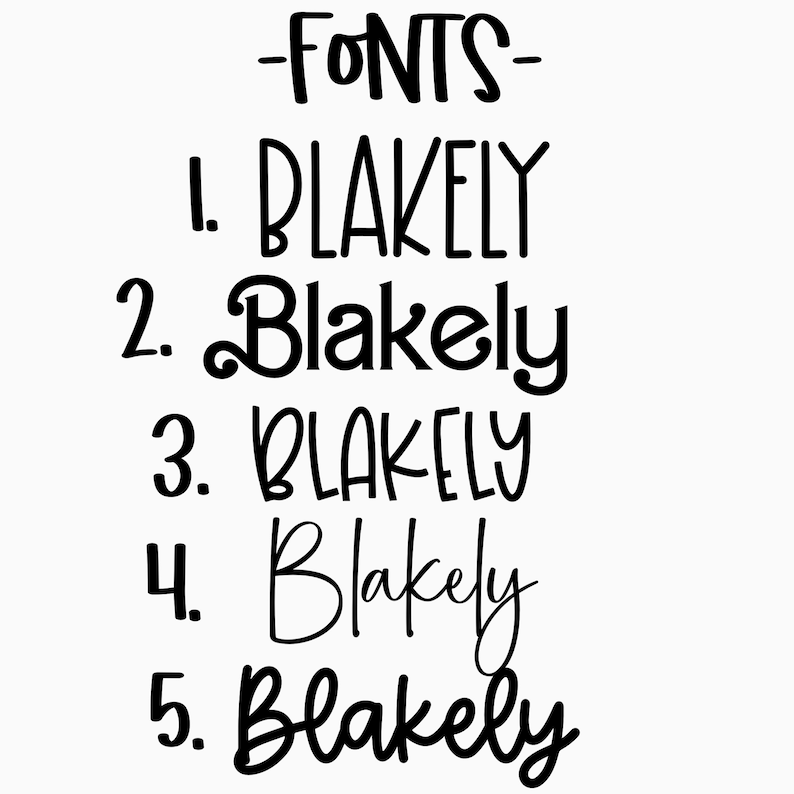 Puede incluir: Sobre un fondo blanco, la palabra "-FONTS-" est&aacute; escrita en un estilo manuscrito. Debajo, se muestran cinco variaciones de la palabra "Blakely", cada una en un estilo de fuente diferente, numeradas del uno al cinco. Las fuentes var&iacute;an de negrita a cursiva.