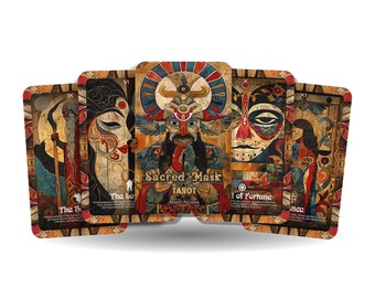 Puede incluir: Un juego de cartas de tarot con ilustraciones coloridas y diseños intrincados. Las cartas presentan una variedad de personajes y símbolos, incluyendo una figura enmascarada, una mujer con una corona y una rueda de la fortuna. Las cartas se titulan "Sacred Mask Tarot" y son parte del Arcano Mayor.