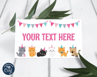 Könnte beinhalten: Editierbare Essens-Zeltkarte mit einer rosa-blauen Wimpelkette, dem Text "YOUR TEXT HERE" in rosa und einer Reihe von sechs Comic-Katzen mit Partyhüten. Die Katzen sind grau, orange, schwarz, weiß, orange und braun.