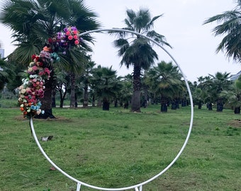 Arco de boda de metal blanco: aro floral con globos y soporte