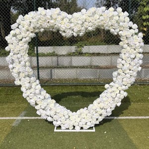 Decorazione floreale a forma di cuore con rose bianche artificiali, sfondo per matrimonio, decorazione per eventi e feste