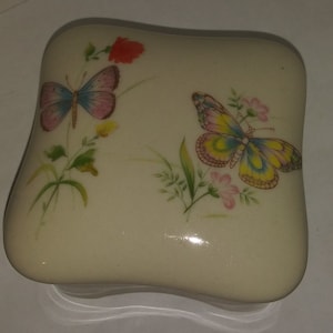 Takahashi Hand Decorated Ceramic Butterfly  Trinket Box Vintage Made in Japan