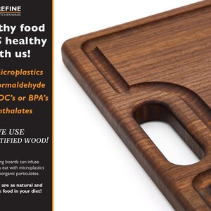May include: A brown wooden cutting board with a handle and a groove for catching juices. The board is made from FSC-certified wood and is free of microplastics, formaldehyde, VOCs, BPA, and phthalates. "Healthy food STAYS healthy with us!" is written on the left side of the image.